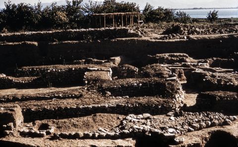 House of the Tiles, Lerna: border of the tumulus that covered the house, from the south.