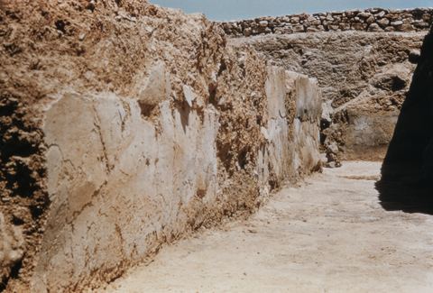 House of the Tiles, Lerna: plaster on the west wall of room XII.