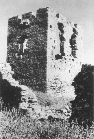 Pl. 117a 'Tower of the Princess, from Southeast': the Pyrgos Vasilopoulas tower about 500 m south of the Pontinos castle, with the circuit wall in the foreground.