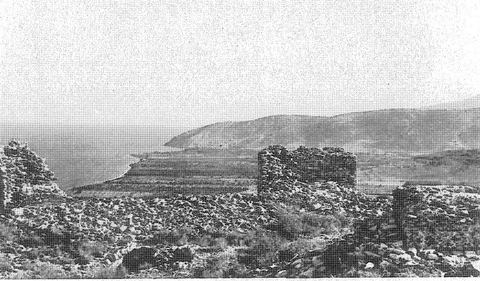 Pl. 140d 'Tours sud': the south towers of the Myloi castle, with the village of Kiveri in the background.