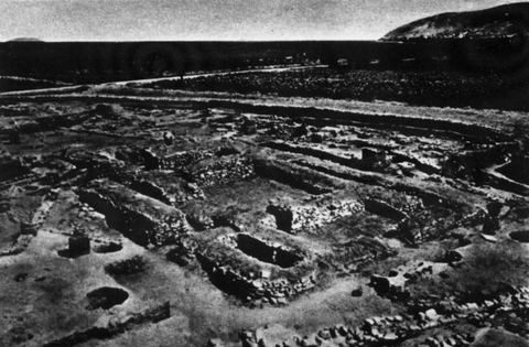 The House of Tiles at Lerna after the 1956 season, walls covered with earth and stones, with Mt Pontinos and the plain behind.