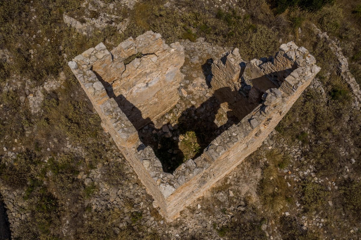 De toren zonder dak, recht van boven gezien